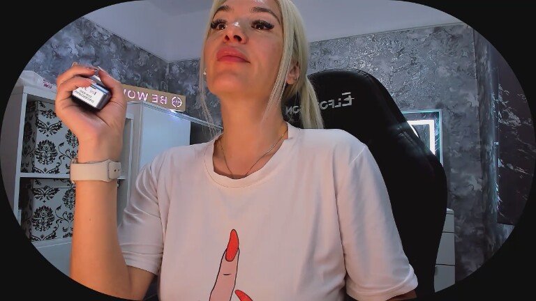 BE_WOW's Streamate show and profile