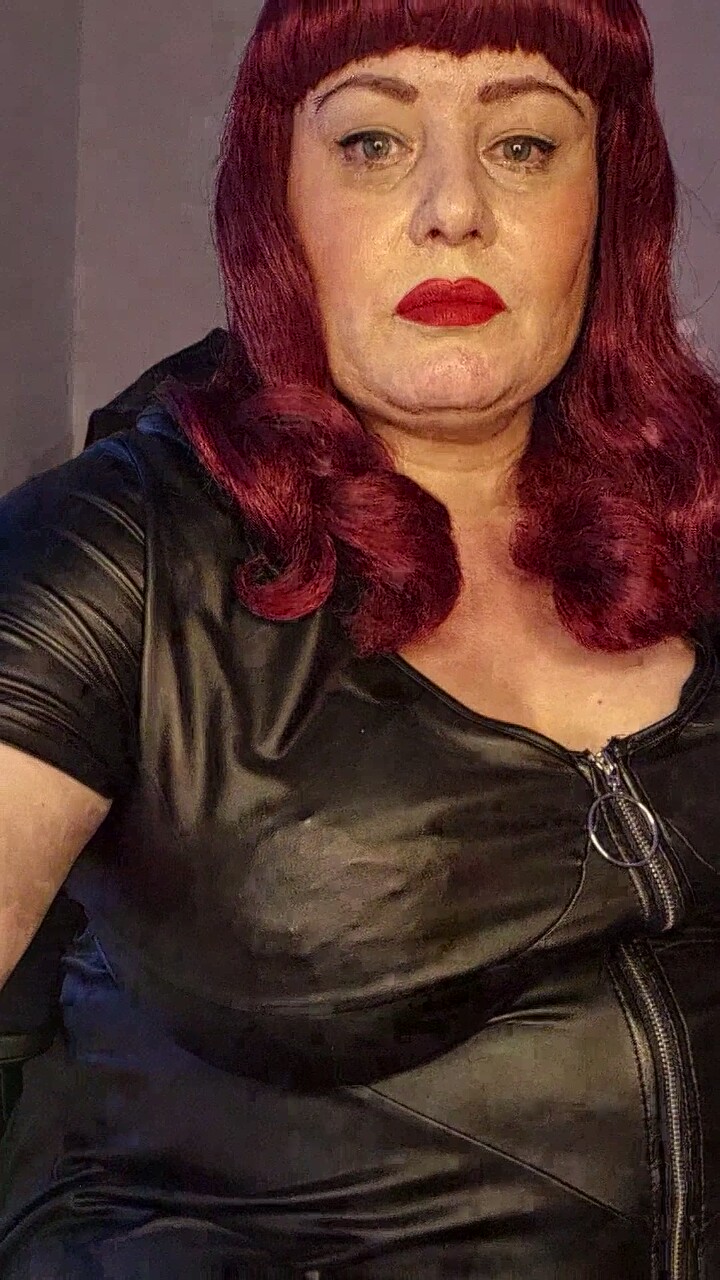 TheDevineMissDeviant
