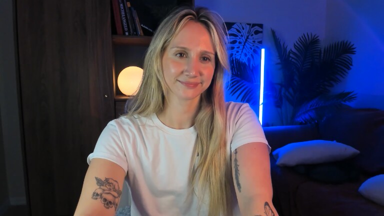 MaeveLennon's Streamate show and profile