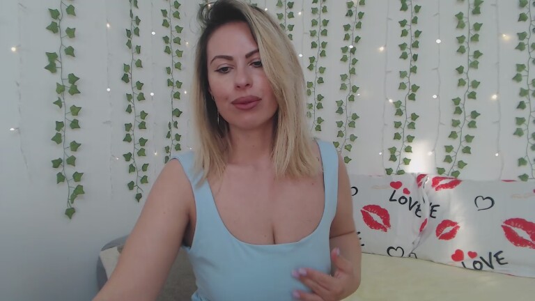 CARRMIYNA's Streamate show and profile